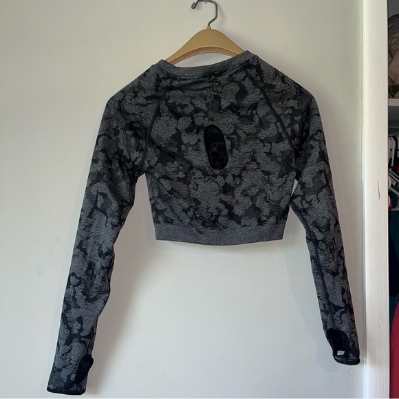 Gymshark camo long sleeve top (new without tags) - Picture 3 of 7